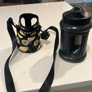 Mini hydrojug with sleeve